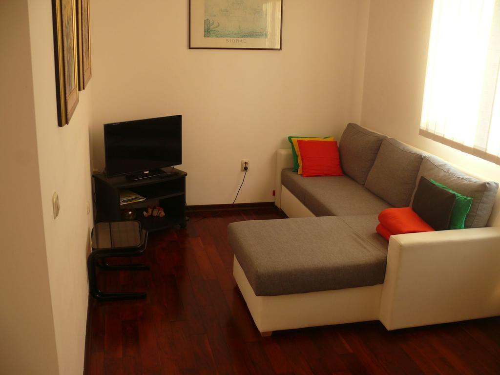 Apartment Branimir オミサリ エクステリア 写真