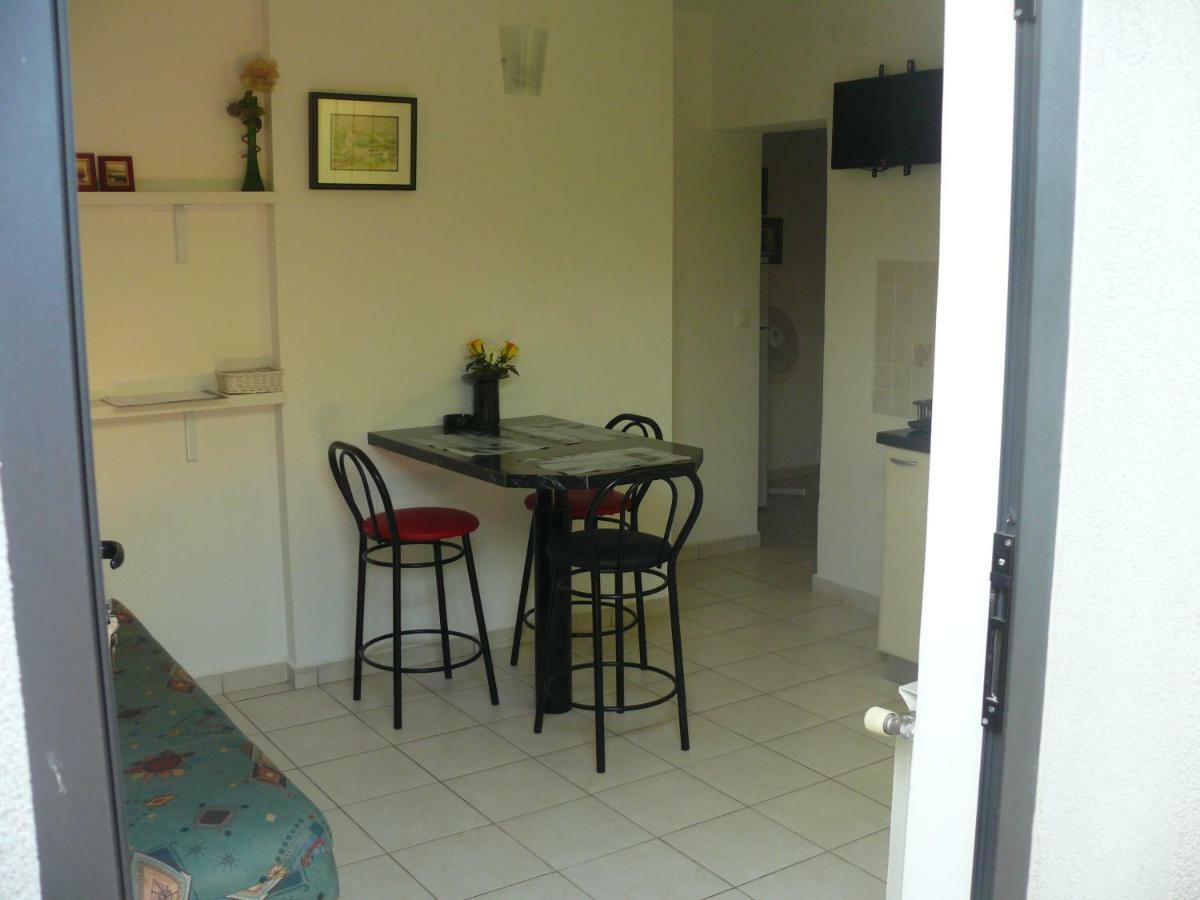Apartment Branimir オミサリ エクステリア 写真